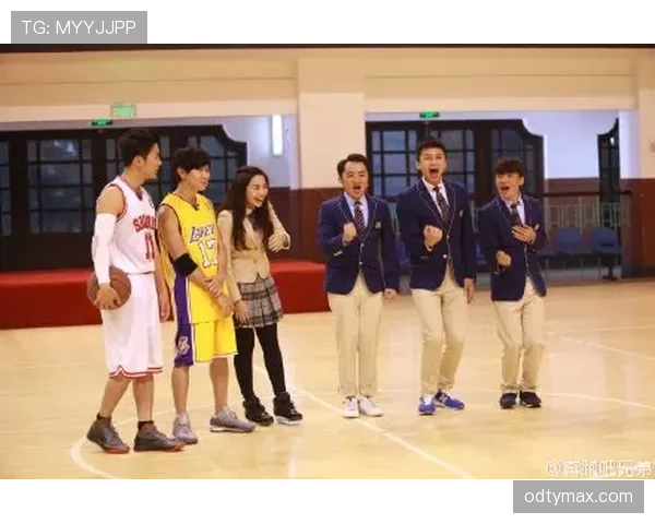 唐佳豪赛后穿拖鞋提着名牌包走出隧道，记者们全傻了